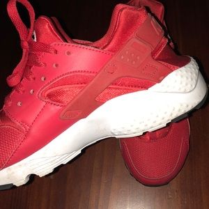 Red Nike huarache